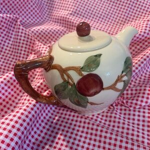 Franciscan Apple Teapot USA backstamp